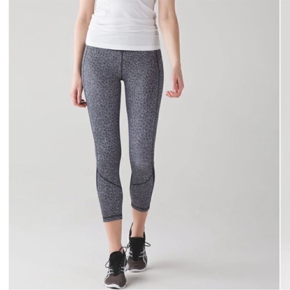 Lululemon Pace Rival Crop Freckle Flower Leggings Women Size 6